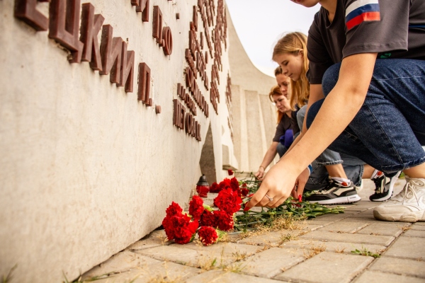 Огненная земля: Волонтёры Победы почтили память героев Керченско-Эльтигенской десантной операции